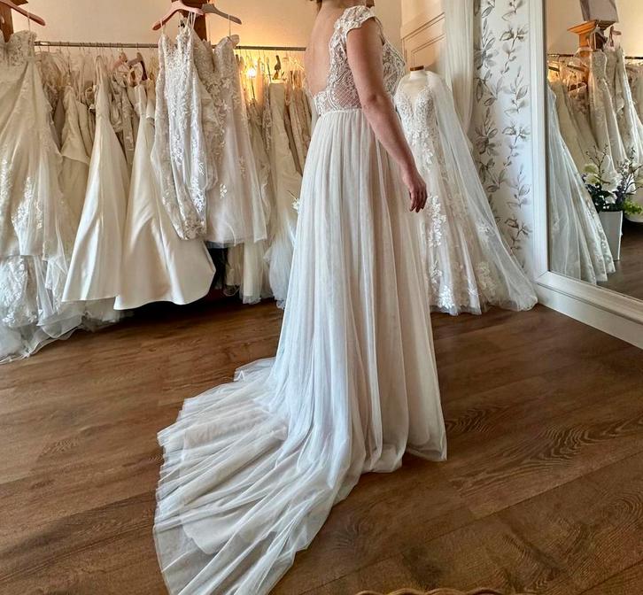 Bieden vanaf € 350: bruidsjurk Adore by Justin Alexander, Kleding | Dames, Trouwkleding en Trouwaccessoires, Zo goed als nieuw