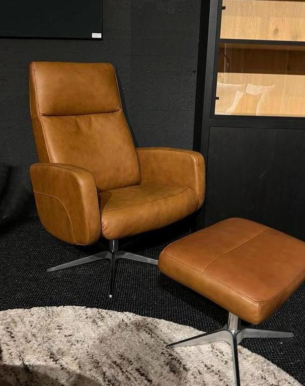 Relax fauteuil met hocker - Hjort Knudsen - leer cognac, Huis en Inrichting, Fauteuils, Zo goed als nieuw, Leer, Stof, 50 tot 75 cm