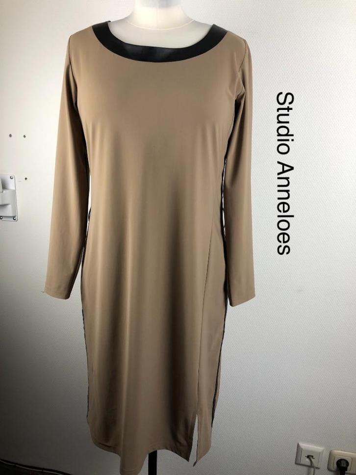 Studio Anneloes Jurk  (mt: 42) HR/8908, Kleding | Dames, Jurken, Zo goed als nieuw, Maat 42/44 (L), Bruin, Onder de knie, Ophalen of Verzenden