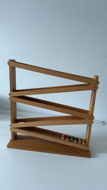 Houten autobaan beschikbaar voor biedingen