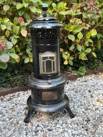 Vintage Petroleumkachel, 20e Eeuwse Charme beschikbaar voor biedingen