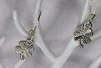 FASHION JEWELLERY ZILVERKLEURIG KLAVERTJE  VIER OORBELLEN, Sieraden, Tassen en Uiterlijk, Overige materialen, Hangers, Nieuw, Ophalen of Verzenden