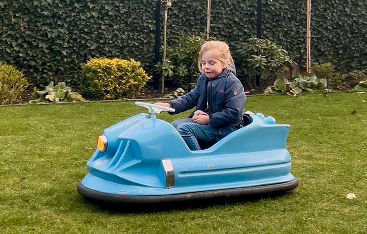 Originele Engelse 60's rijdende botsauto voor kids, Antiek en Kunst, Antiek | Speelgoed, Ophalen