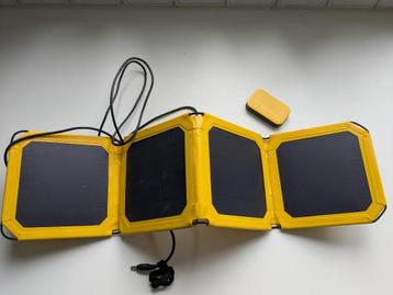 Zonnepaneel WakaWaka  beschikbaar voor biedingen