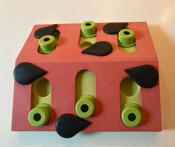 Nina Ottosson cat activity Puzzel beschikbaar voor biedingen