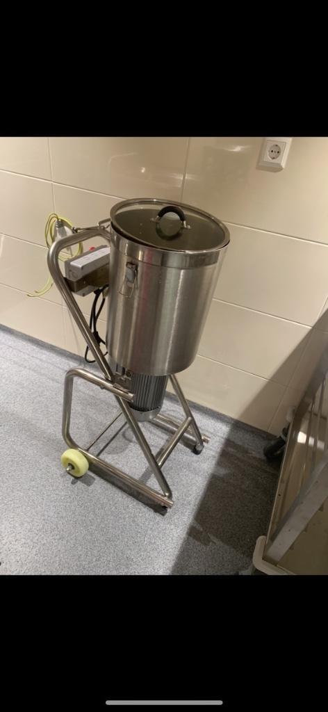 RVS Cutter / Keukenmachine / Groente/vlees cutter 30 liter, Zakelijke goederen, Horeca | Keukenapparatuur, Ophalen of Verzenden