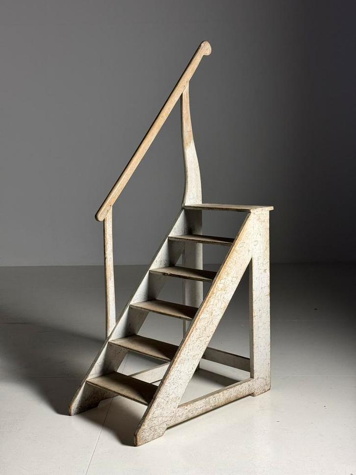 Bibliotheektrap grijs wit antiek, Doe-het-zelf en Verbouw, Ladders en Trappen, Zo goed als nieuw, Minder dan 2 meter, Ophalen