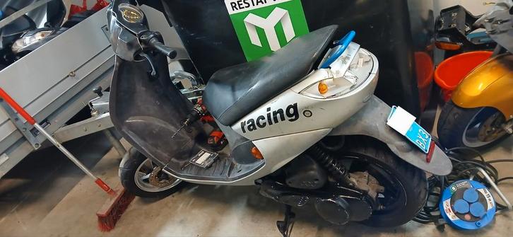 Peugeot viva city 2 takt zonder wok zie ad ! !, Fietsen en Brommers, Brommeronderdelen | Scooters, Gebruikt, Peugeot, Ophalen