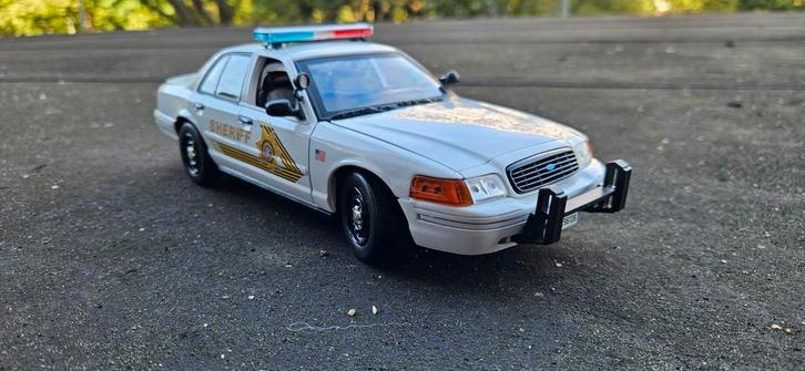 1:18 Ford Crown Victoria San Bernardino Police Motormax, Hobby en Vrije tijd, Modelauto's | 1:18, Zo goed als nieuw, Auto, Motormax