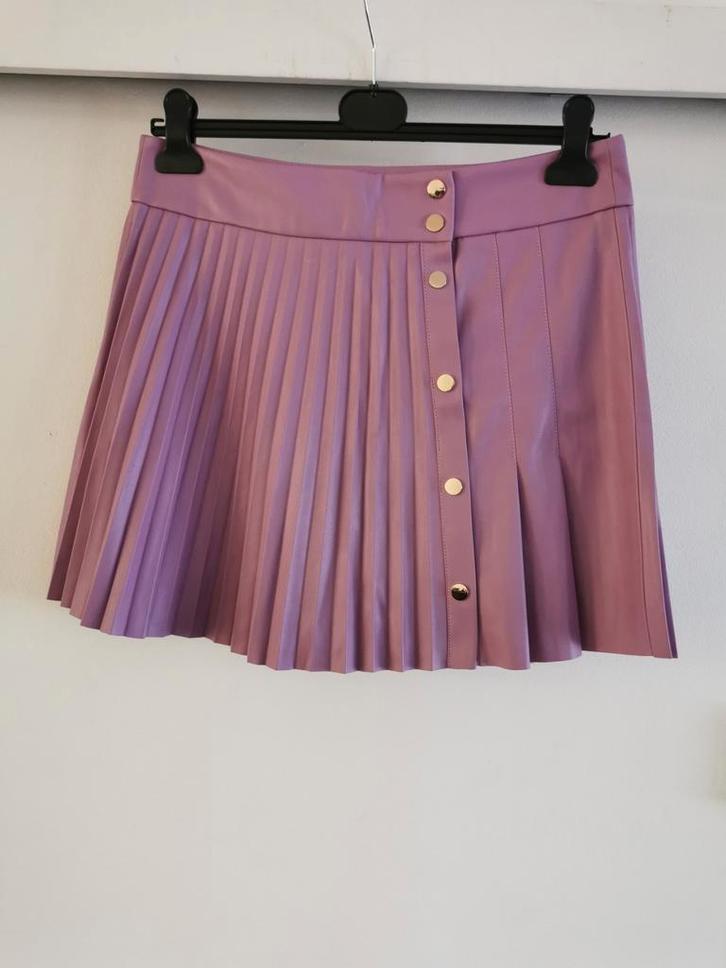 ZARA plissérok in leerlook mt. L, Kleding | Dames, Rokken, Nieuw, Maat 42/44 (L), Paars, Boven de knie, Verzenden