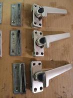 Axa raam sluiting met druk knop, Doe-het-zelf en Verbouw, Hang- en Sluitwerk, Ophalen of Verzenden, Zo goed als nieuw, Rvs, Slot