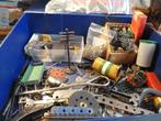 MECCANO - MECCANO - MECCANO -: DOOS ""VOL"" ONDERDELEN, Antiek en Kunst, Antiek | Speelgoed, Ophalen of Verzenden