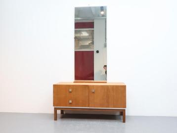 Vintage dressoir met bijpassende spiegel beschikbaar voor biedingen