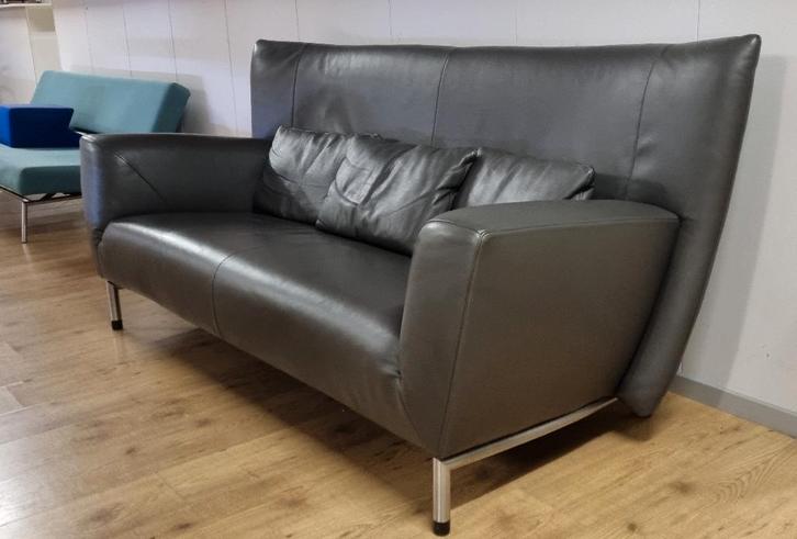 Label bank High Noon Gerard van den berg, Huis en Inrichting, Banken | Bankstellen, Zo goed als nieuw, Rechte bank, Driepersoons