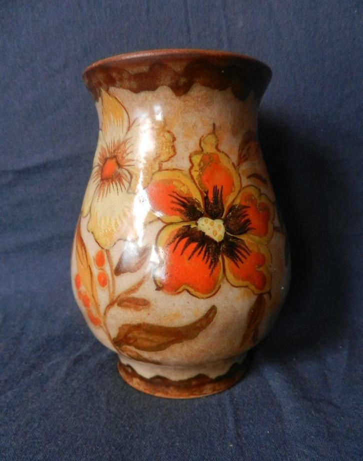 Plateel vaas decor m bloemen Kon. Zuid Holland Gouda h.12,0, Antiek en Kunst, Antiek | Keramiek en Aardewerk, Ophalen of Verzenden