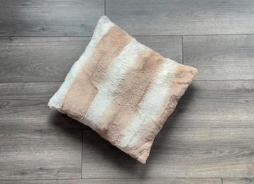 HOOMSTYLE sierkussen teddy beige  beschikbaar voor biedingen