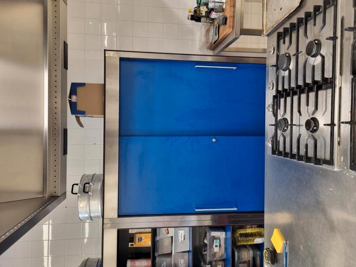 Titel:

3x Professionele RVS keukenkasten met blauwe schuifd, Huis en Inrichting, Kasten | Buffetkasten, 200 cm of meer, 50 tot 75 cm