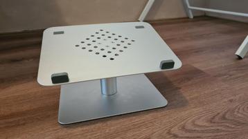 Metalen laptopstandaard beschikbaar voor biedingen