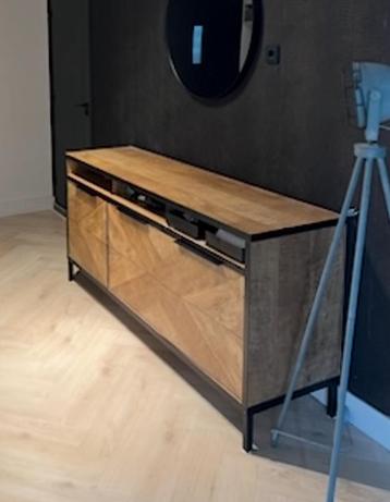 Dressoir beschikbaar voor biedingen