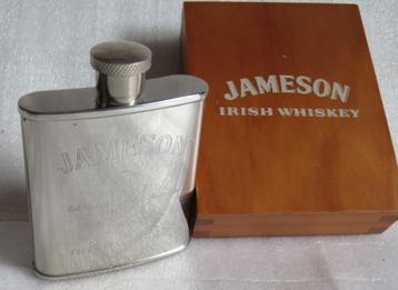Jameson Irish Wiskey heupflesje in houten kistje