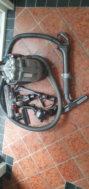 Buizen stofzuiger met uitgebreid accessoires pakket beschikbaar voor biedingen