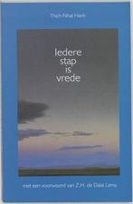 Thich Nhat Hanh Iedere stap is vrede, Boeken, Ophalen of Verzenden, Nieuw