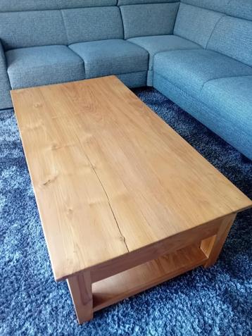 Eiken houten salontafel, met twee lades beschikbaar voor biedingen