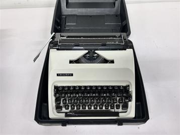 A6914. Triumph Junior 10 typemachine beschikbaar voor biedingen