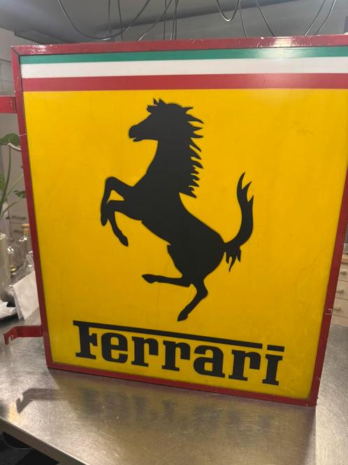 Ferrrari uit hang bord met historie, Verzamelen, Merken en Reclamevoorwerpen, Gebruikt, Reclamebord, Ophalen