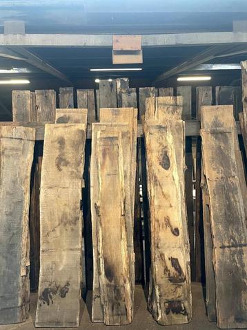 AANBIEDING - Oud eiken boomstamplanken beschikbaar voor biedingen