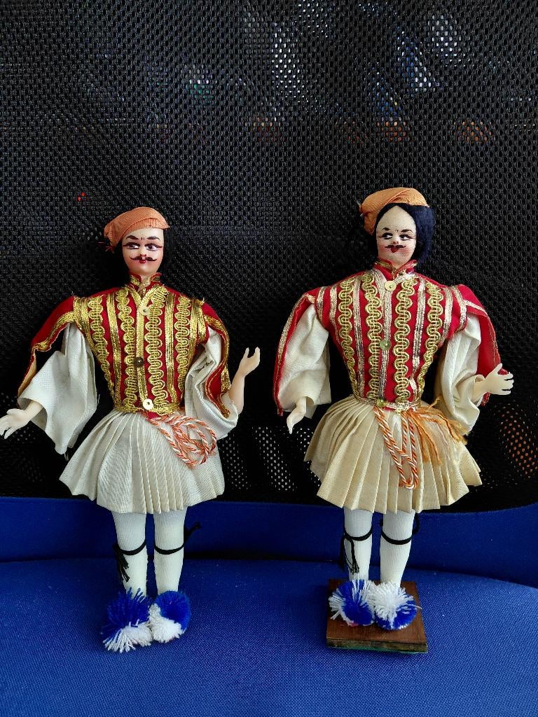 Griekse poppen, 2 st. hoogte 25 cm., Verzamelen, Poppen, Verzenden, Gebruikt, Pop