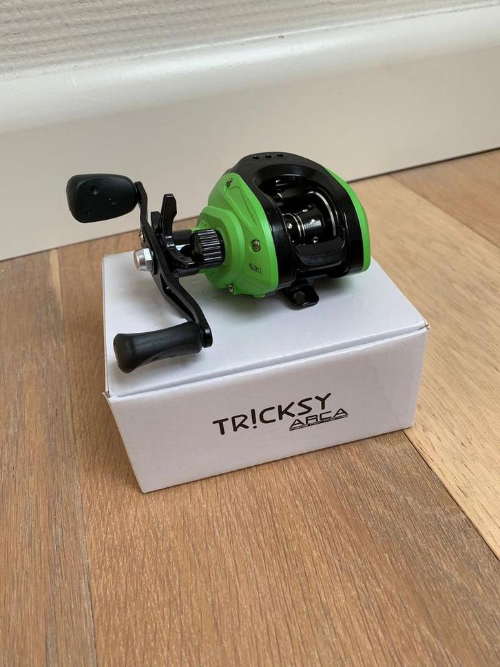 Nieuwe Arca Tricksy LH reelmolens, 4 lagers, Watersport en Boten, Hengelsport | Roofvissen, Nieuw, Molen, Ophalen of Verzenden