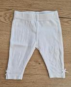 Feetje wit newborn broekje maat 56, Kinderen en Baby's, Babykleding | Maat 56, Gebruikt, Broekje, Meisje, Ophalen of Verzenden