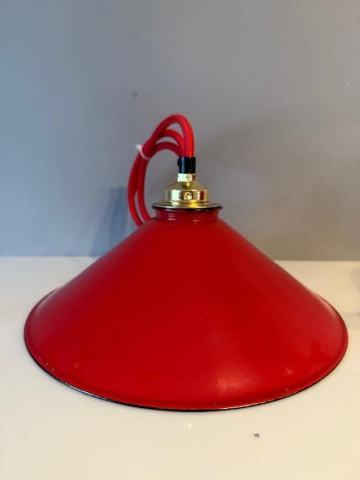 Oude geëmailleerde lamp rood (Laatste), Huis en Inrichting, Lampen | Hanglampen, Gebruikt, 50 tot 75 cm, Metaal, Stof, Ophalen of Verzenden
