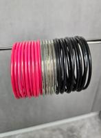 Armbanden bangles roze zilver en zwart, 25 stuks, Sieraden, Tassen en Uiterlijk, Armbanden, Ophalen of Verzenden, Zo goed als nieuw