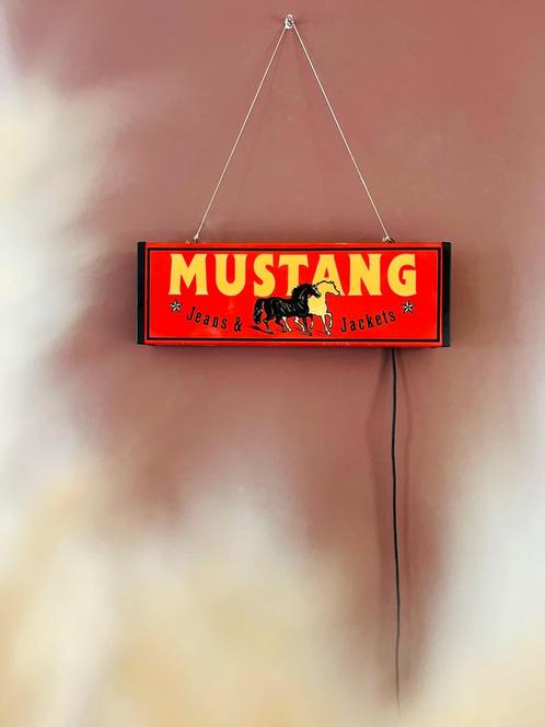 Vintage Mustang Jeans & Jacket lichtbak, Verzamelen, Merken en Reclamevoorwerpen, Zo goed als nieuw, Lichtbak of (neon) lamp, Ophalen of Verzenden