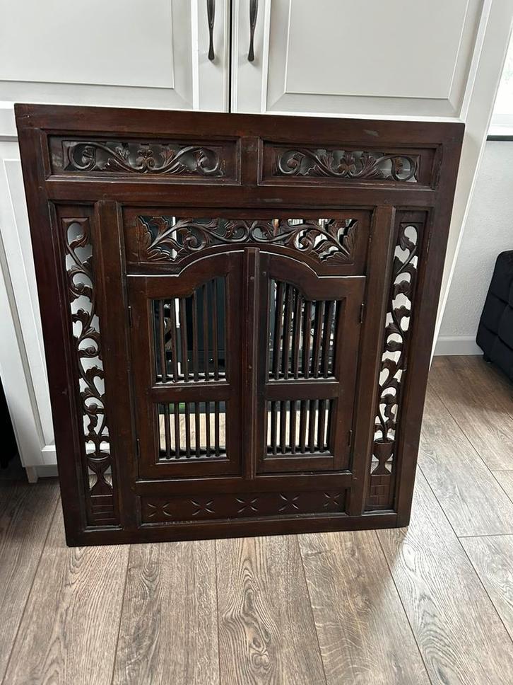 Houtsnijwerk spiegel, met deurtjes. Puntgaaf., Antiek en Kunst, Antiek | Spiegels, 50 tot 100 cm, Minder dan 100 cm, Rechthoekig