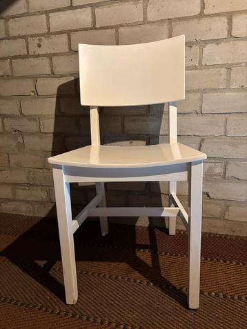 Ikea Witte houten stoel beschikbaar voor biedingen