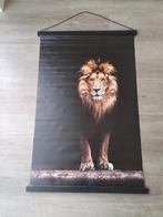 Poster van leeuw op soort linnendoek, Verzamelen, Posters, Dier of Natuur, Ophalen of Verzenden, Zo goed als nieuw, Rechthoekig Staand