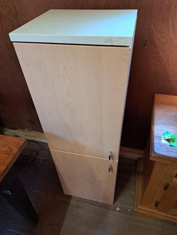 leuk opbergkastje te koop. 1 beschikbaar voor biedingen