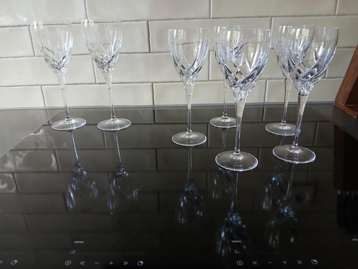 Toscane wijnglazen, rood (2) en wit (5), Huis en Inrichting, Keuken | Servies, Zo goed als nieuw, Glas of Glazen, Overige stijlen