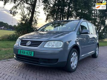 Volkswagen Touran 2.0 16V FSI Trendline nieuwe APK beschikbaar voor biedingen
