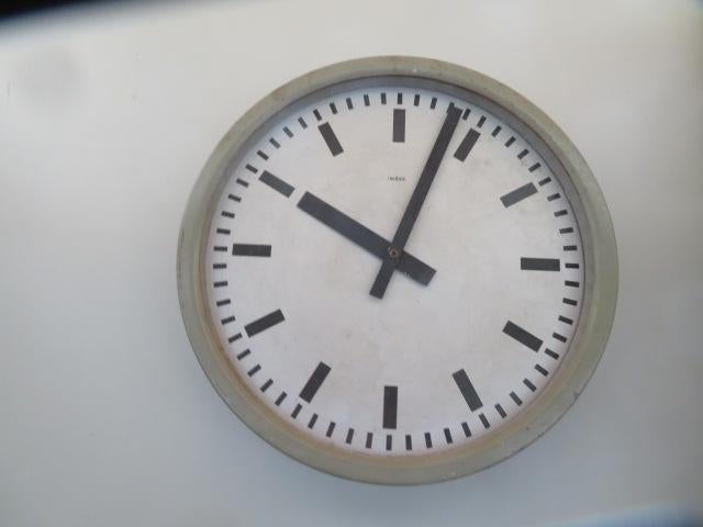 oude wandklok PTT, Huis en Inrichting, Ophalen, Gebruikt, Analoog, Wandklok