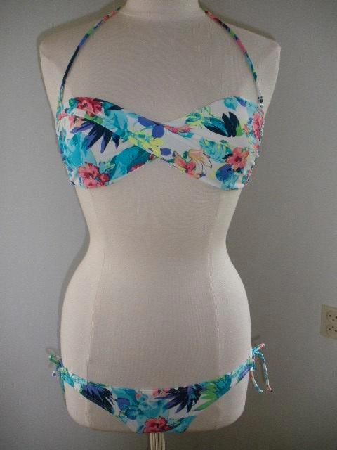 Bikini met bloemen maat 38, Kleding | Dames, Badmode en Zwemkleding, Zo goed als nieuw, Bikini, Wit, Ophalen of Verzenden