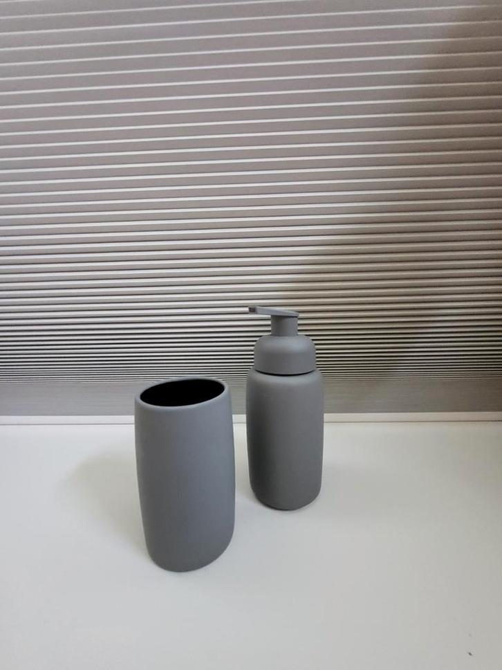 Zeeppomp & Tandenborstelhouder - Grijs Keramiek, Huis en Inrichting, Badkamer | Badtextiel en Accessoires, Nieuw, Overige typen