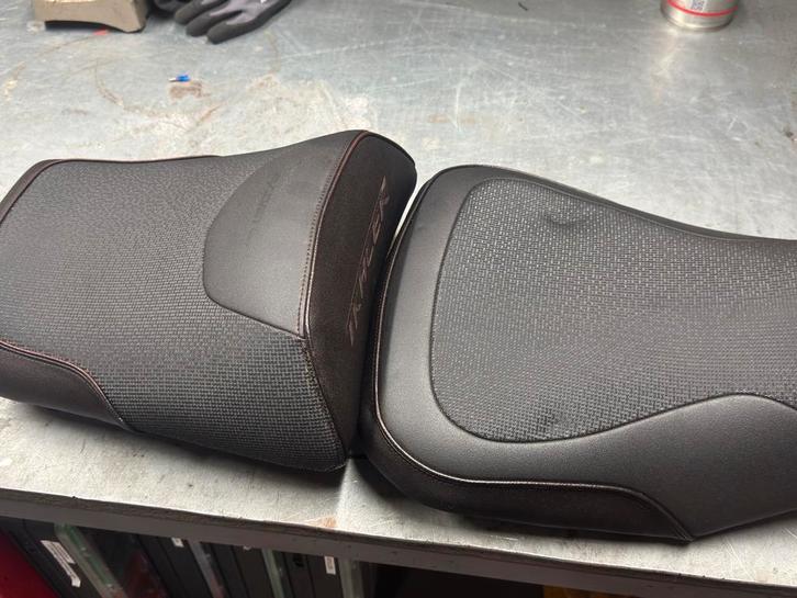 Yamaha Tracer 2015 Zadel - Zwart/Rood, Motoren, Onderdelen | Overige, Gebruikt, Ophalen