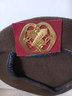 oude militaire baret met embleem INTENDANCCE, Ophalen of Verzenden, Landmacht, Nederland, Embleem of Badge