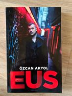 Eus - Özcan Akyol (Roman), Ophalen of Verzenden, Zo goed als nieuw, Nederland