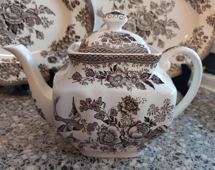 Wedgwood Asiatic Pheasants theepot met deksel Bruin Brown, Huis en Inrichting, Keuken | Servies, Zo goed als nieuw, Kop(pen) en/of Schotel(s)