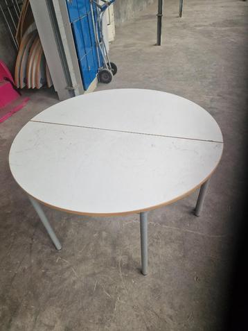 tafel kantinetafel ronde tafel halfrond  bistro beschikbaar voor biedingen